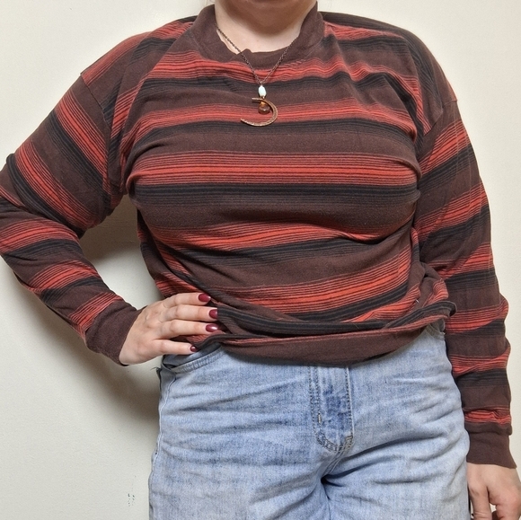 Urban Outfitters Men's Red Striped Long Sleeve Crew Neck Tee Shirt Size Small - Picture 1 of 7